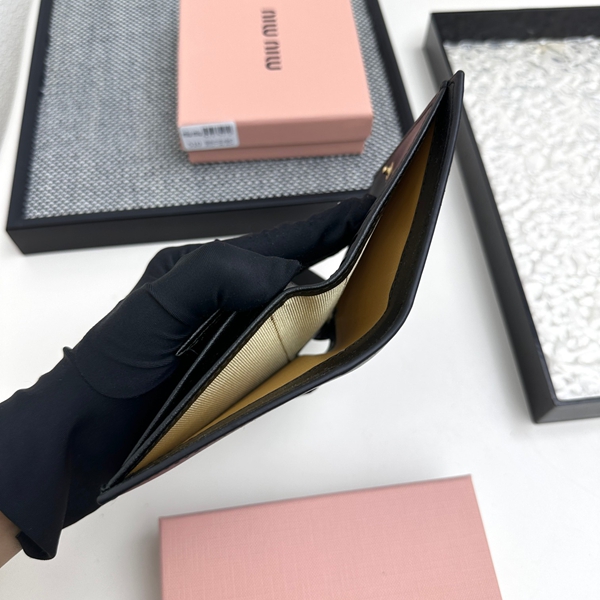 超激安ブランド財布偽物角部分ディテール